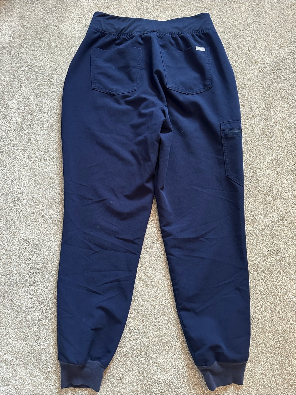 FIGS Navy Rafaela Scrub Top and Zamora Scrub Jogger Bottom Medium - Picture 6 of 7